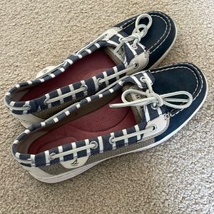 Never worn, Sperry shoes